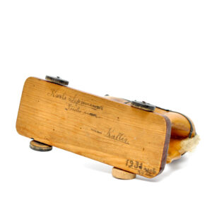 1933 mänguhobune back-side