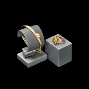 Juta Vahtramäe (1924-2003) Õie Kütt (1928-2011)