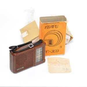 Transistorraadio “Kvarts” back-side