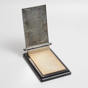 Suur märkmik hõbekaanega. 1931