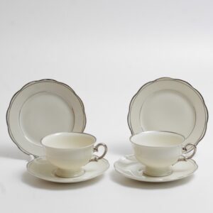 Langebrauni 2 tassi 4 alusega KPM