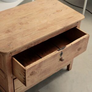 Väiksem kummut Hiiumaalt XIX saj other-side